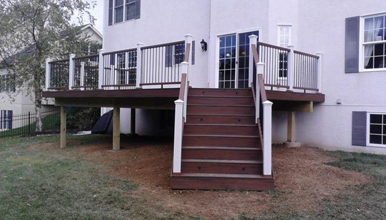White posts w/ treehouse rails &amp; black round ballisters