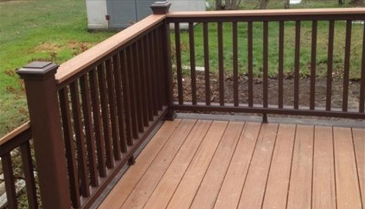 Trex Transcend Havana Gold decking with Transcend Vintage Lantern Cocktail Railing