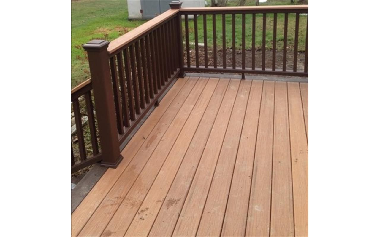 Trex Transcend Havana Gold decking with Transcend Vintage Lantern Cocktail Railing
