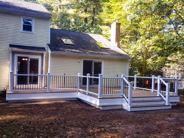 Select Saddle Decking, Transcend Railing & Bronze Round Balusters, Trex Low Voltage Lighting