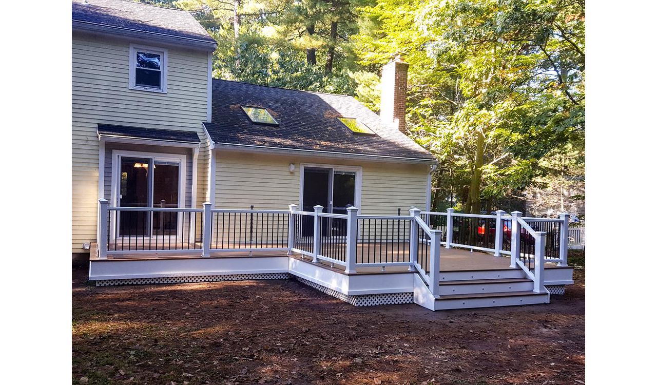 Select Saddle Decking, Transcend Railing & Bronze Round Balusters, Trex Low Voltage Lighting