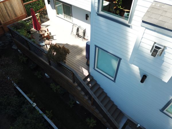 Eugene, OR Trex deck featuring Trex Enhance Naturals Toasted Sand Deck