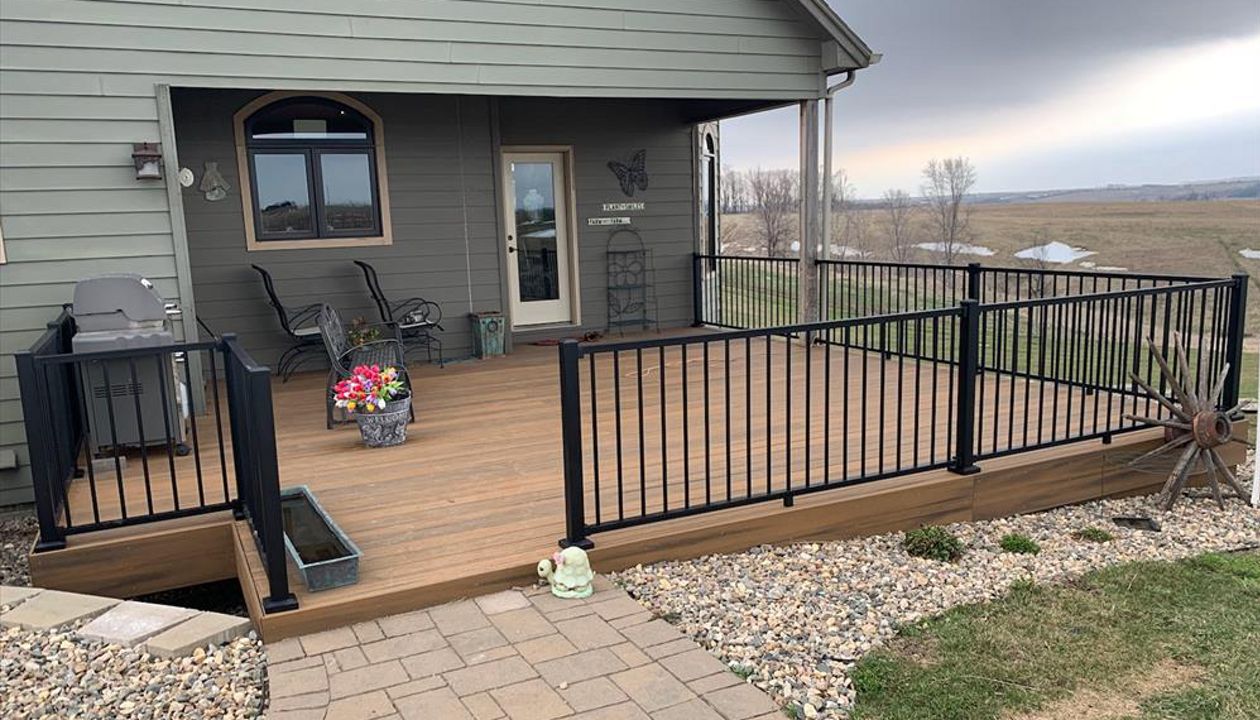 Tiki Torch Transcend decking with Signature Aluminum railing