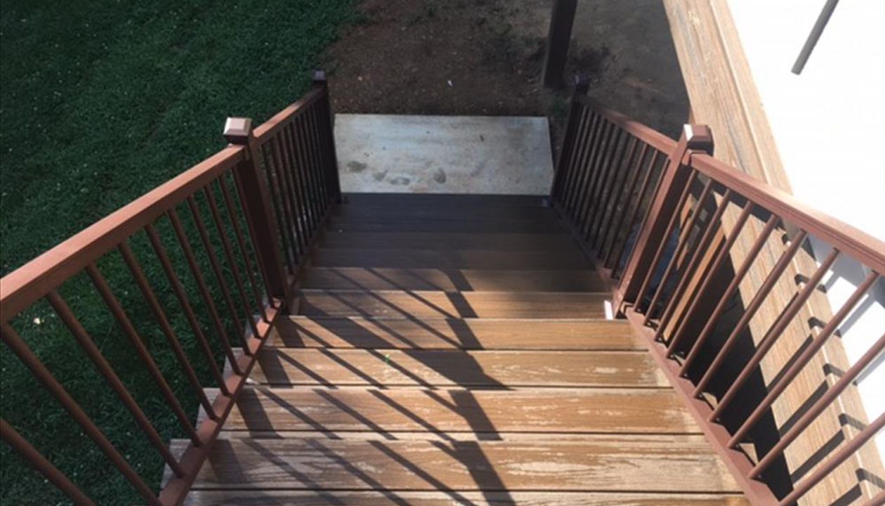 Trex Transcend stairs with Trex Signature Bronze Rails help wish you well after a visit