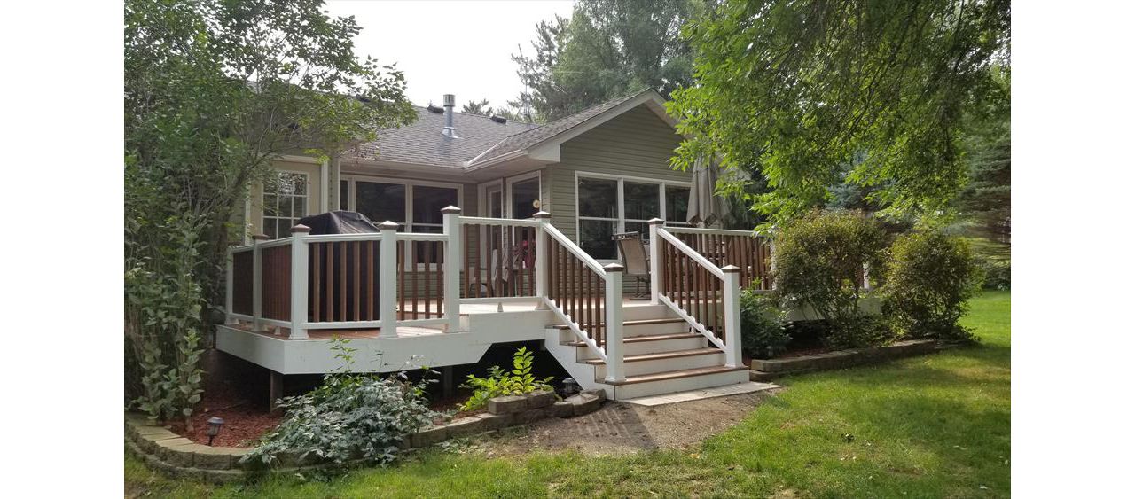 Trex Transcend Tropics Tiki Torch deck boards with Transcend crown railing (classic white rails with tree house balusters), Classic white fascia serving the Twin Cites, Hastings, Woodbury, Egan, Edina, Minneapolis, Lake of the Isles