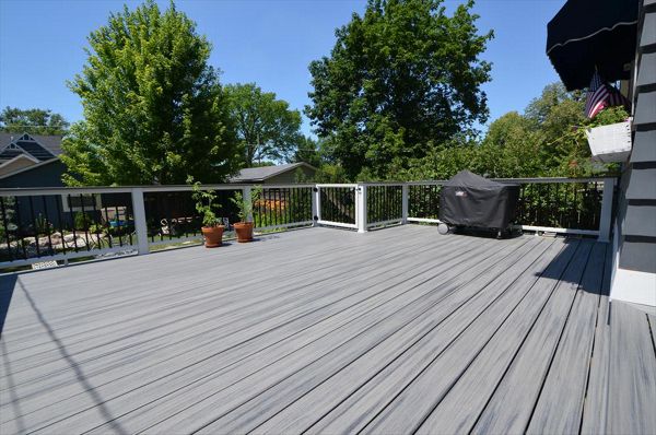 Trex Transcend Island Mist Decking with White Posts, Railings and Black Square Aluminum Balusters - Elmhurst, IL
