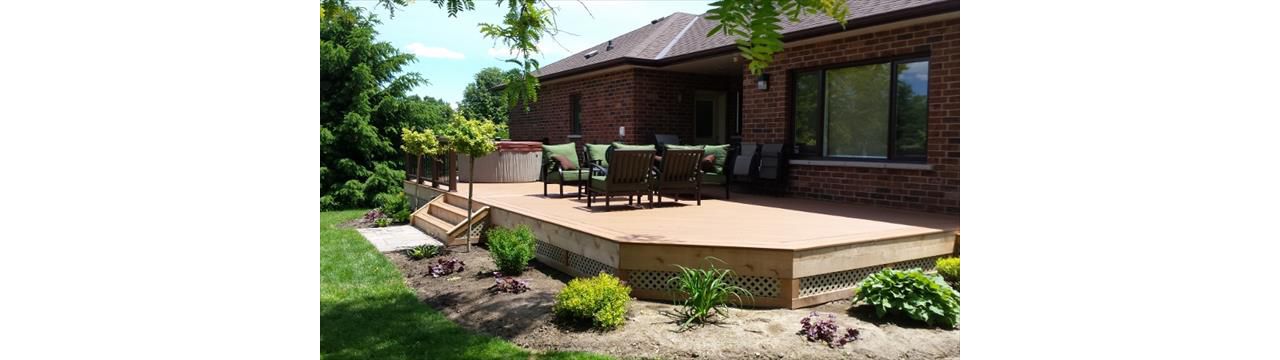 Tiki torch deck with vintage lantern rail