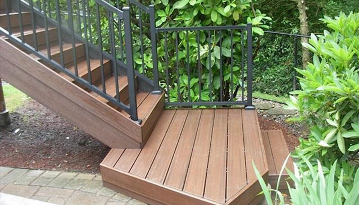 Spiced Rum decking and trim with Signature aluminum rails