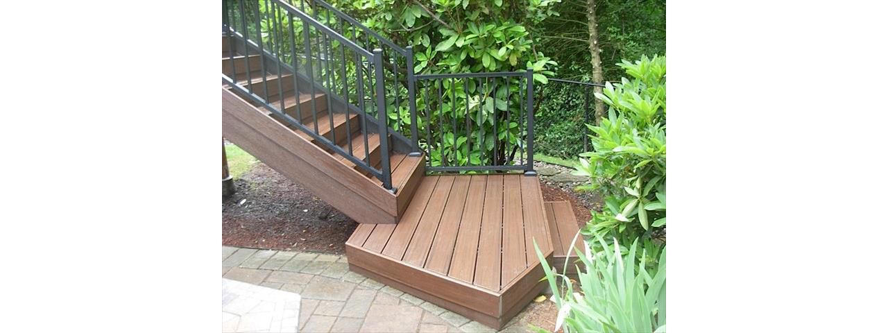 Spiced Rum decking and trim with Signature aluminum rails