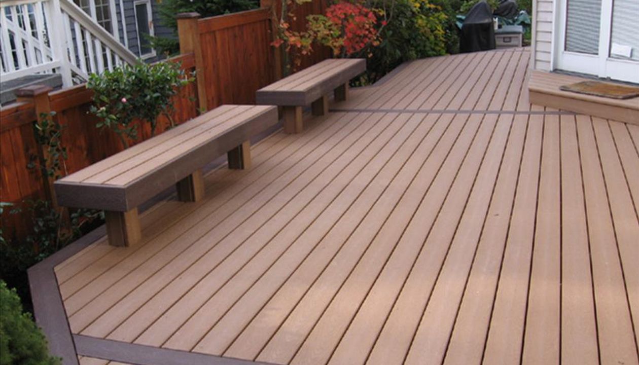 Trex Saddle Deck with Woodland Brown border.