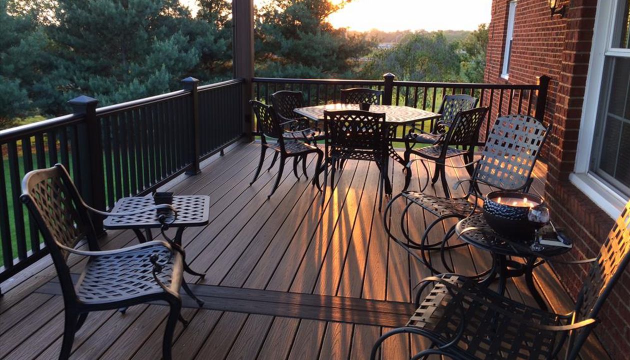 Transcend Black Railing / Havana Gold Highlighted with Spiced Rum