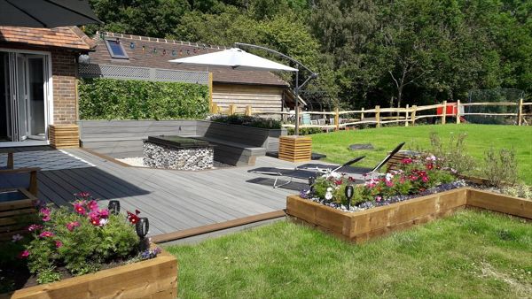 Project outline: Create and entertaining space with seats and a fire pit the customer opted for Island Mist Transcend deck plank with Toasted Sand Transcend border plank