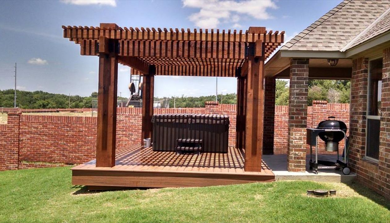 Trex Transcend decking in Tiki Torch