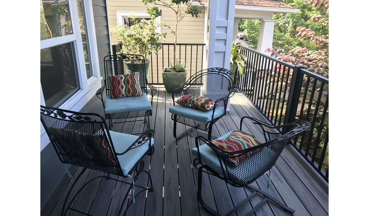 Trex Transcend Island Mist decking and Trex Signature railing in SE Portland