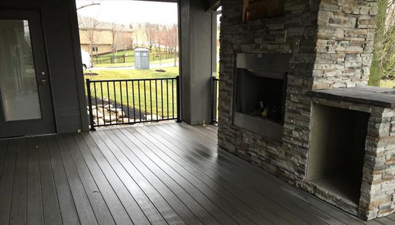 Custom Trex outdoor living space, Nebraska