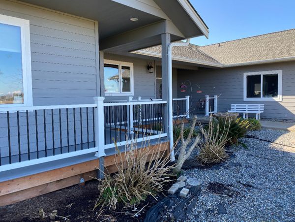 Pebble Grey Trex boards with White Select Railing