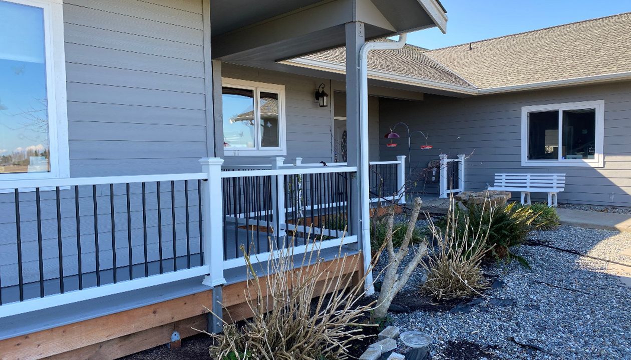 Pebble Grey Trex boards with White Select Railing