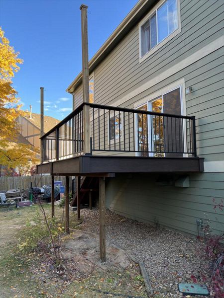 Trex Transcend Tiki Torch & Lava Rock