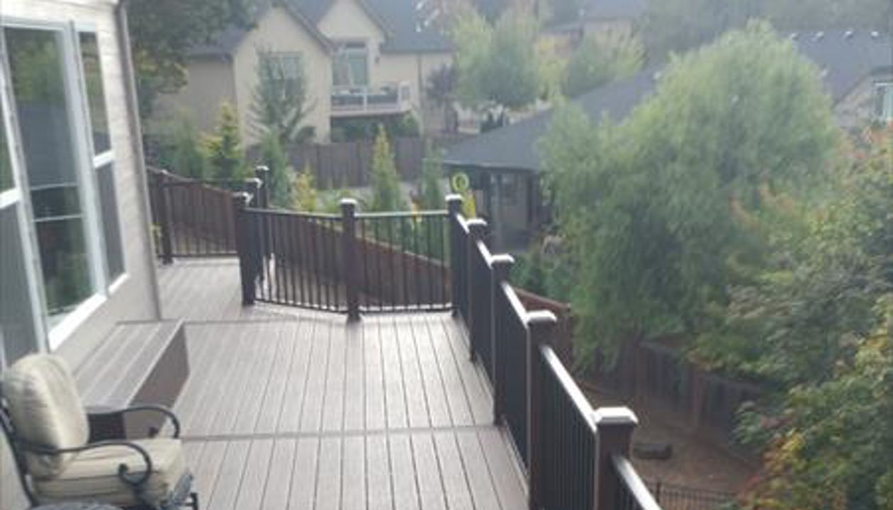 Trex Spiced Rum Deck with Trex Signature railing.