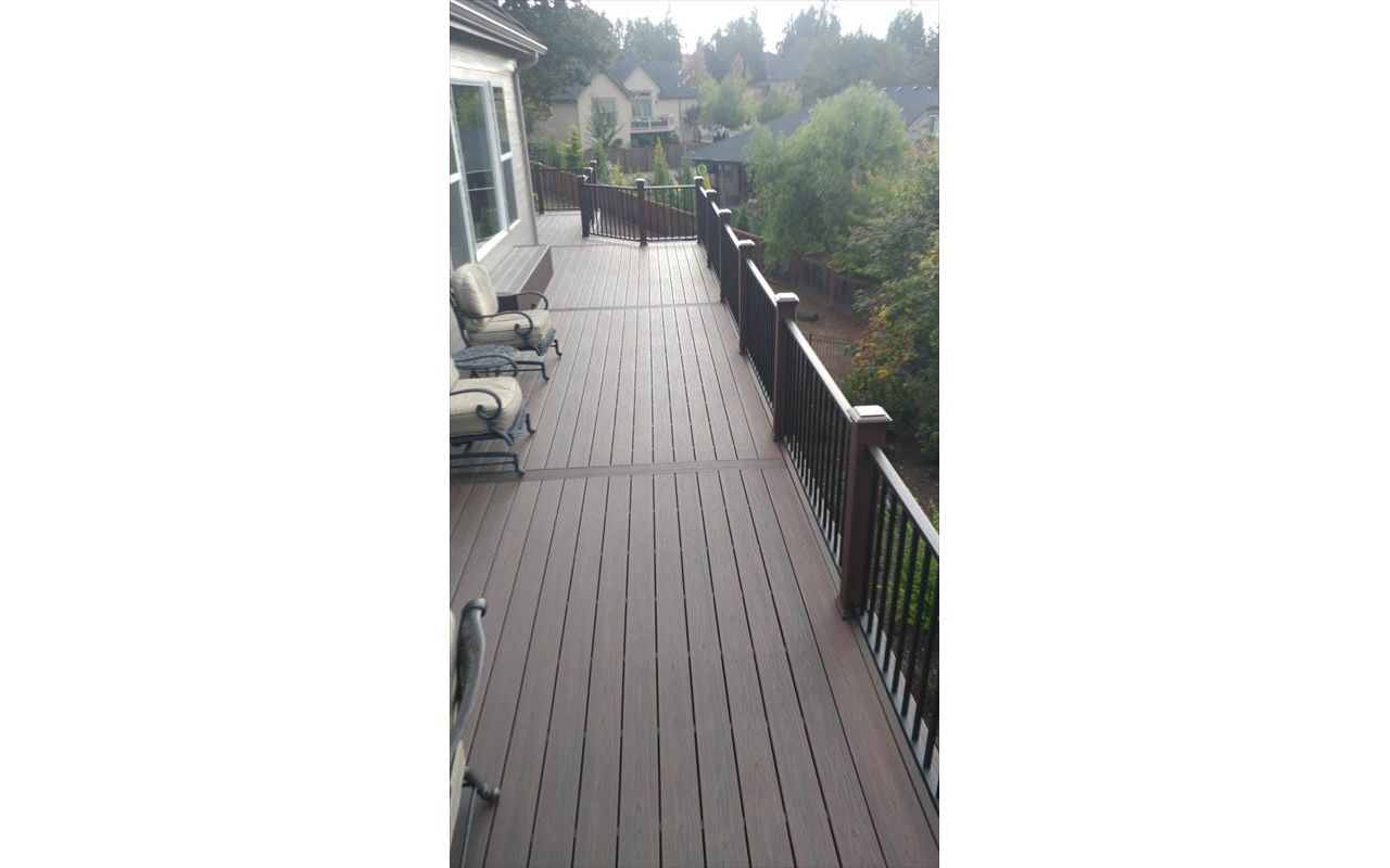 Trex Spiced Rum Deck with Trex Signature railing.