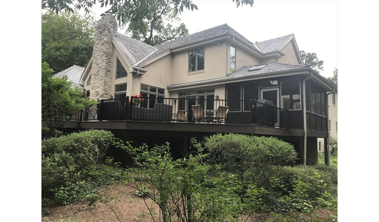 Trex Signature Railings in black with wedge post lights