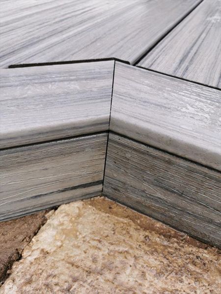 Trex Transcend, Island Mist. A close up of one of our mitres on some edging plank and fascia.