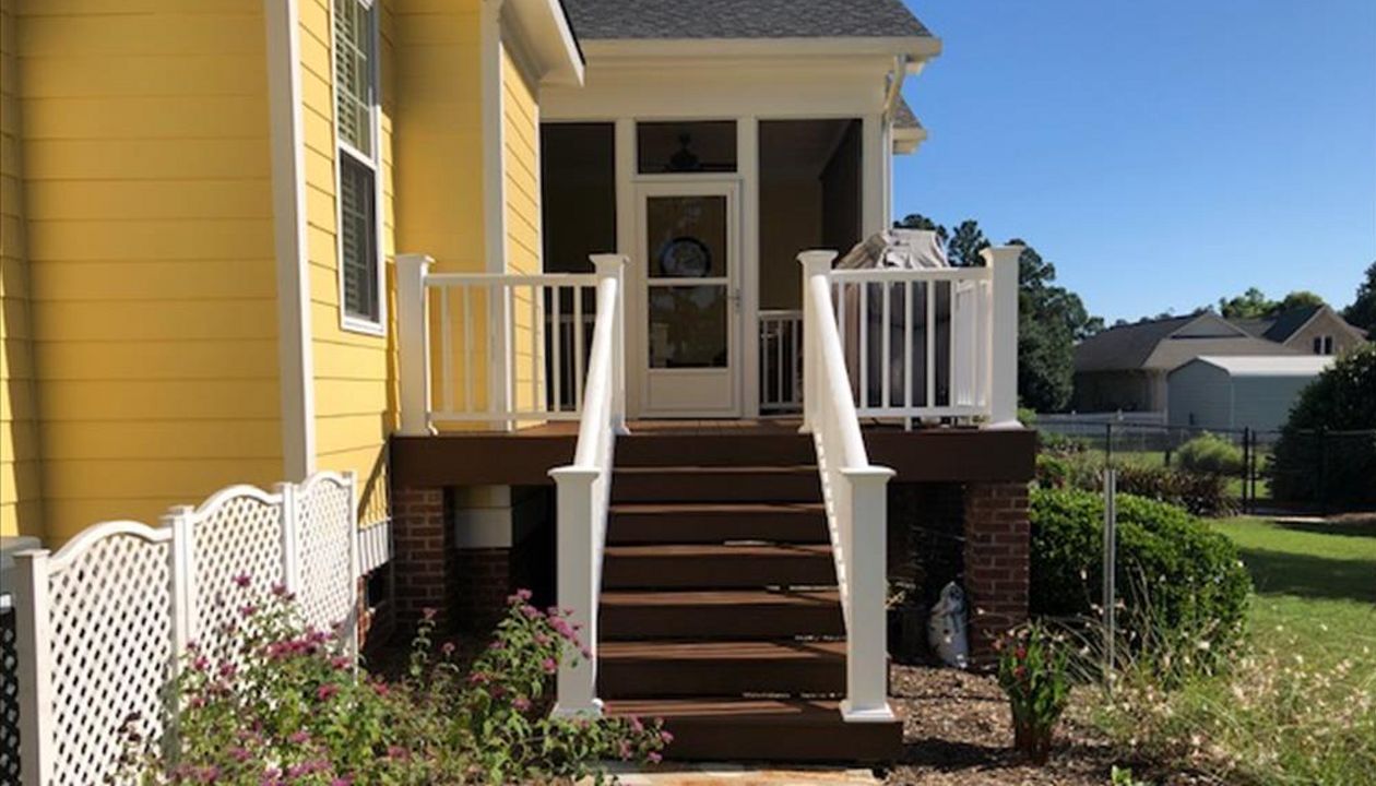 This Trex Select Saddle deck & porch is the envy of the neighborhood
