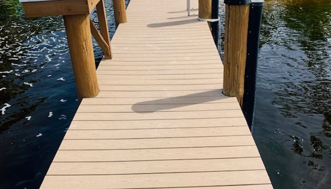 Rope Swing Dock located in Tequesta, FL