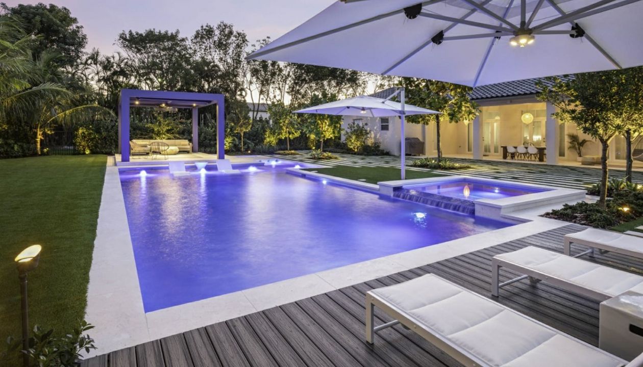 Modern Decking Built for South Florida