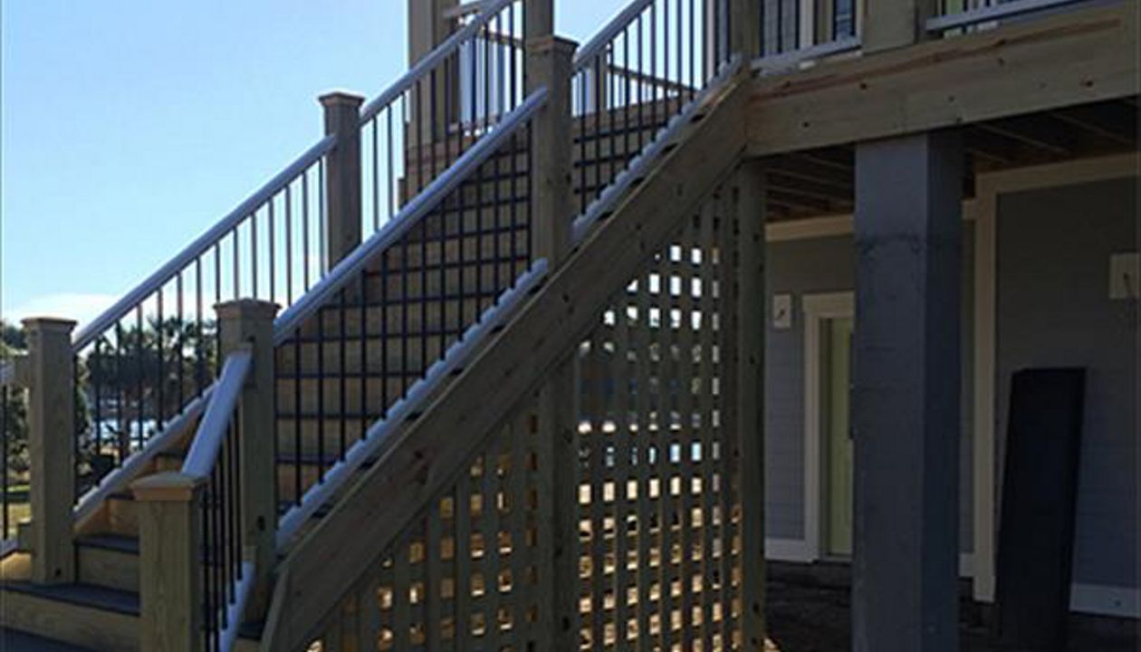 Trex Select Winchester Grey Decking with White Trex Transcend Railing