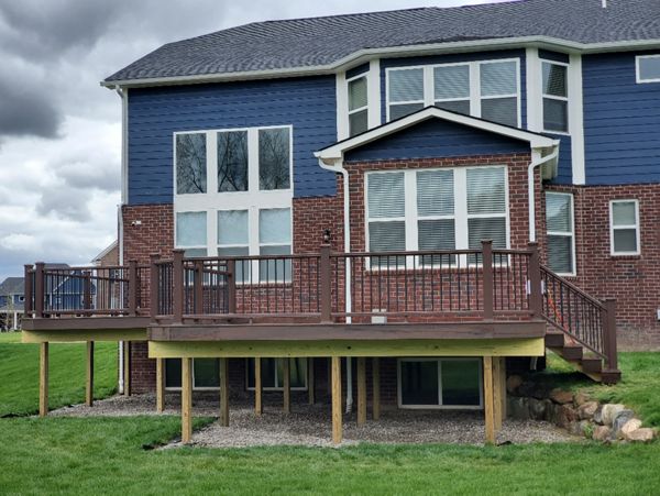 Canton, MI - Saddle Decking - Transcends Railing