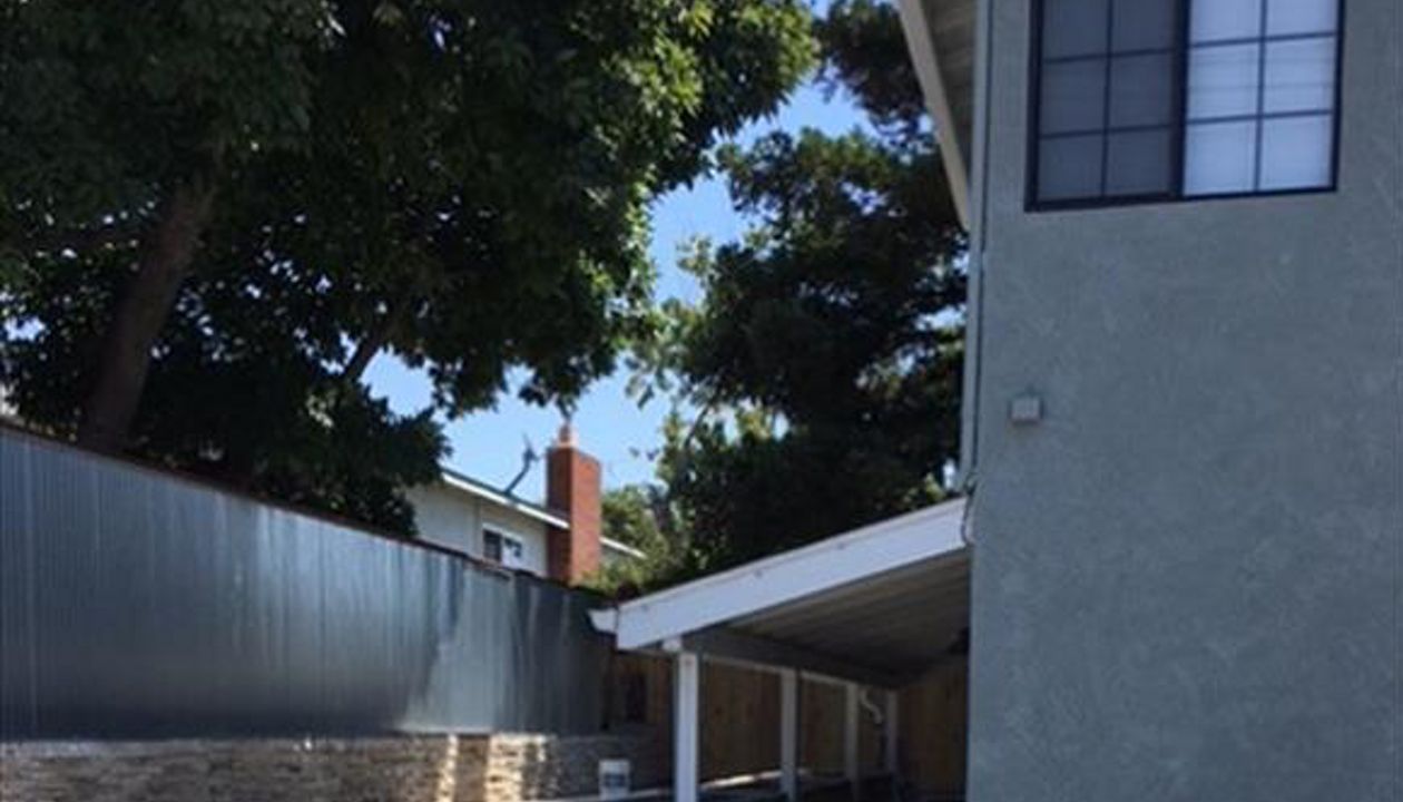 Beautiful tri color Trex Transcend Tropical Island Mist paired with the Trex Classical Earth Tones of Rope Swing