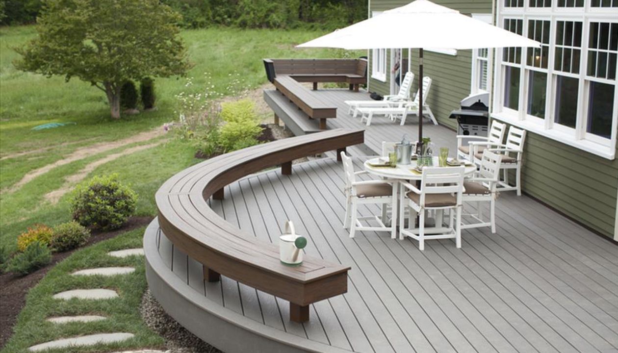 Trex Transcend Deck with curved bench