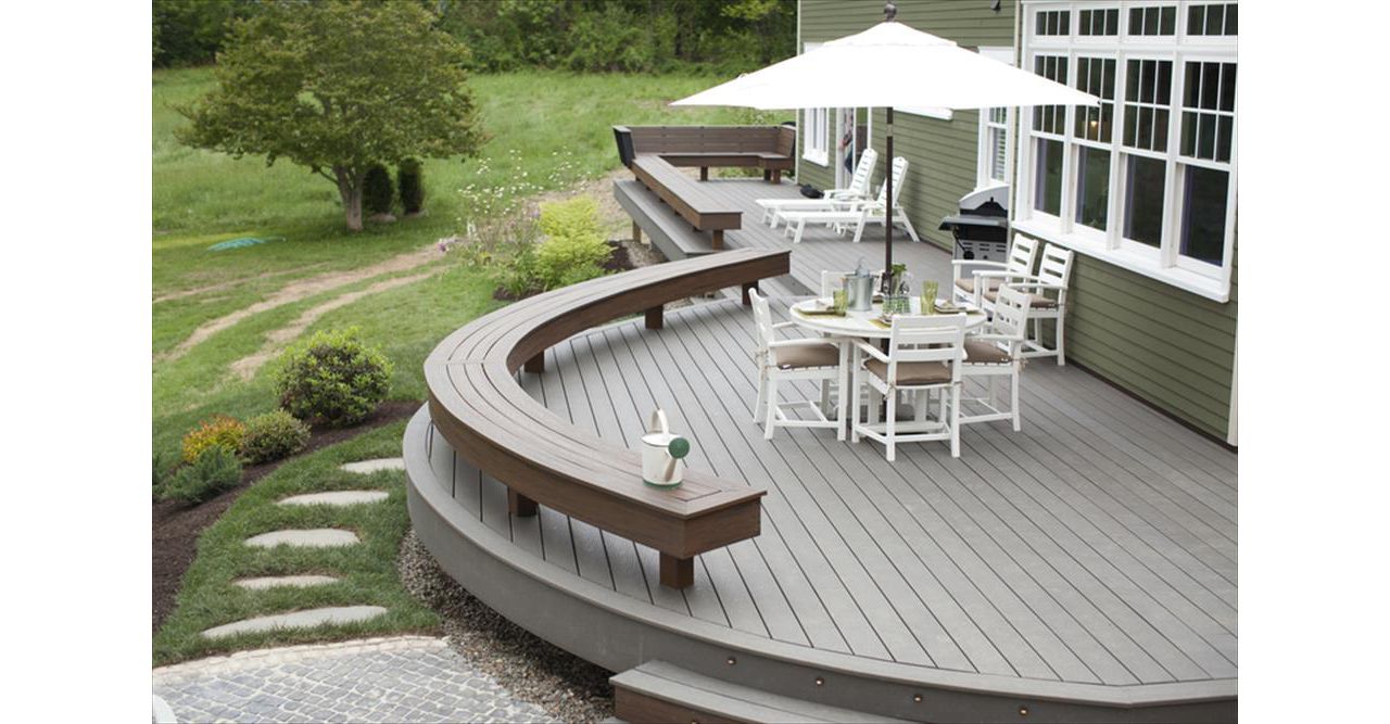 Trex Transcend Deck with curved bench