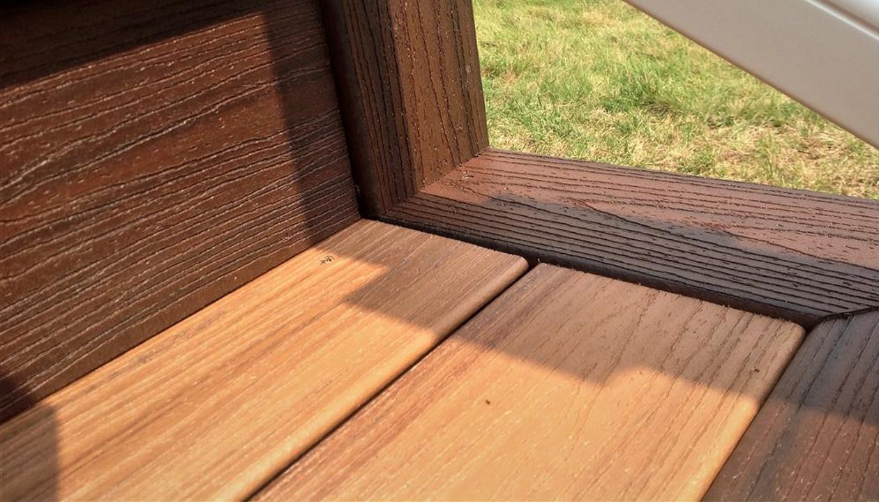 Le finis des marches de haute qualités