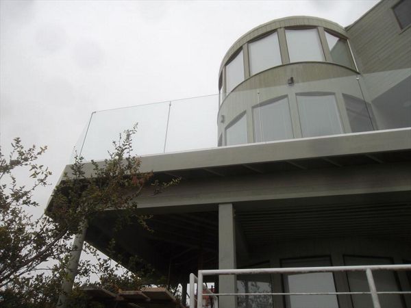 Custom Trex deck with glass handrails Pismo heights