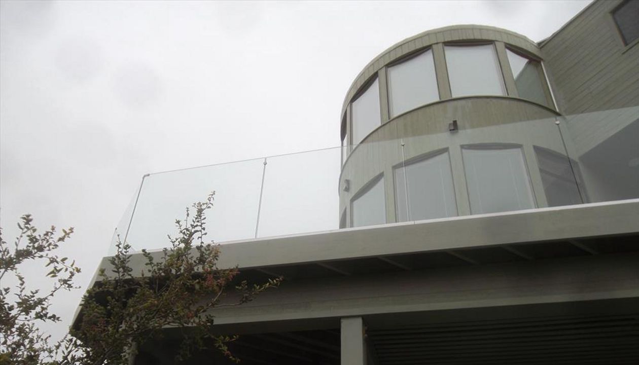 Custom Trex deck with glass handrails Pismo heights