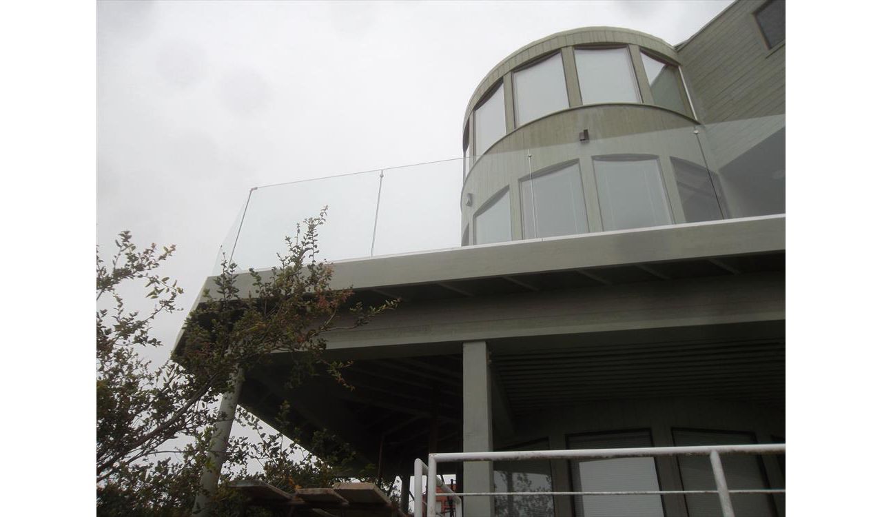 Custom Trex deck with glass handrails Pismo heights
