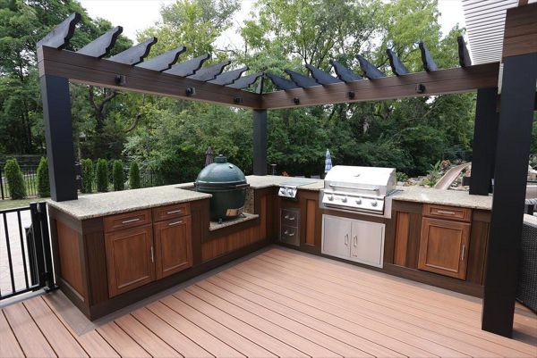Trex Transcend Decking and Outdoor Kitchen