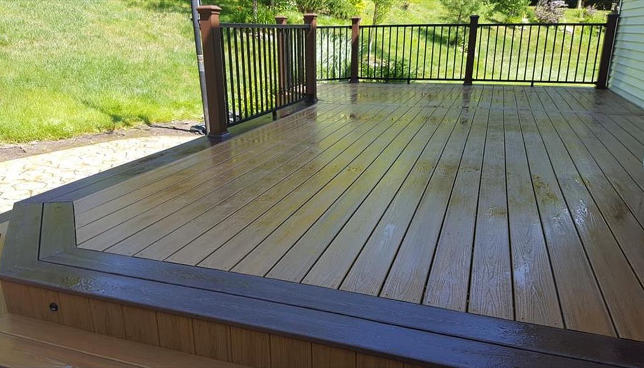 Trex Transcend Havana Gold and Vintage Lantern with Trex Signature Charcoal Black with Trex Outdoor Lighting in Hudson, OH