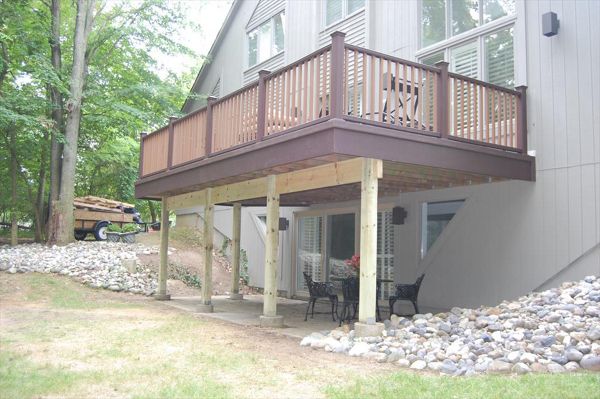 Trex Transcend Railing in Vintage Lantern & Tree House