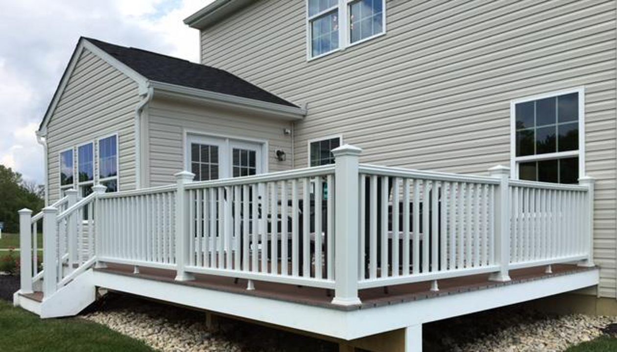 Trex Transcend Spiced Rum w/ White Transcend railing.