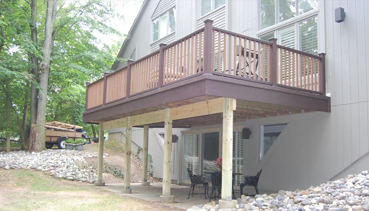 Trex Transcend Railing in Vintage Lantern & Tree House