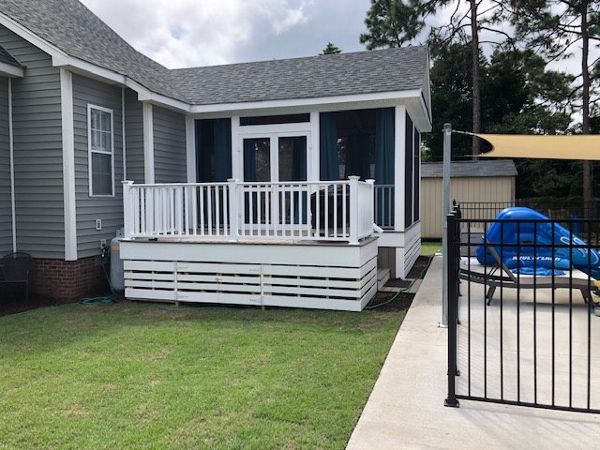 Trex Enhance Naturals Rocky Harbor deck & porch in Wilmington, NC