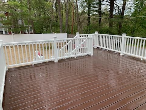 Trex Transcend Vintage Lantern decking with white Trex Transcend railings.