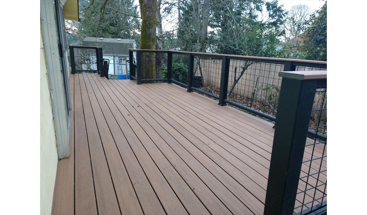 Trex Savanna Gold Decking, Lava Rock accents, Transcend Cocktail Rail with Wire panelinfill