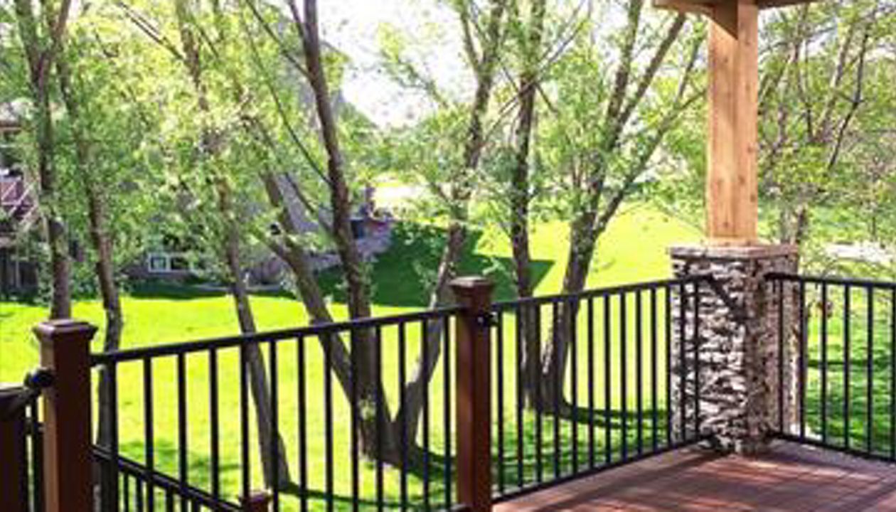 Trex Transcends Tree House Open Porch - Clive (Des Moines)