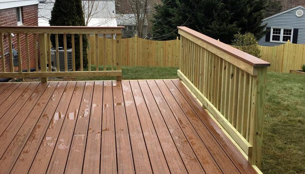 Springfield, VA deck in Trex Transcends Tiki Torch