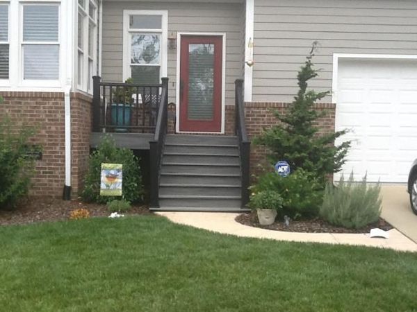 Trex Transcend lack Rails accent this Chapel Hill porch