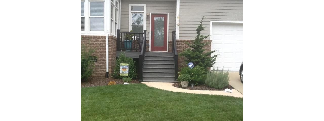 Trex Transcend lack Rails accent this Chapel Hill porch